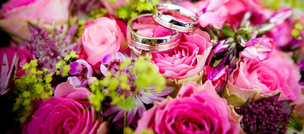 flowers, rings, bouquet-260894.jpg